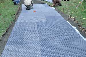 CORE grid is position along the trail route. Note the permeable membrane which is a barrier for weeds growing through the finished path.